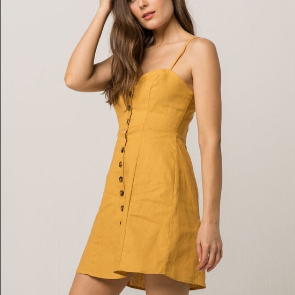 Socialite linen button front mustard dress from Tilly’s! Size Medium
